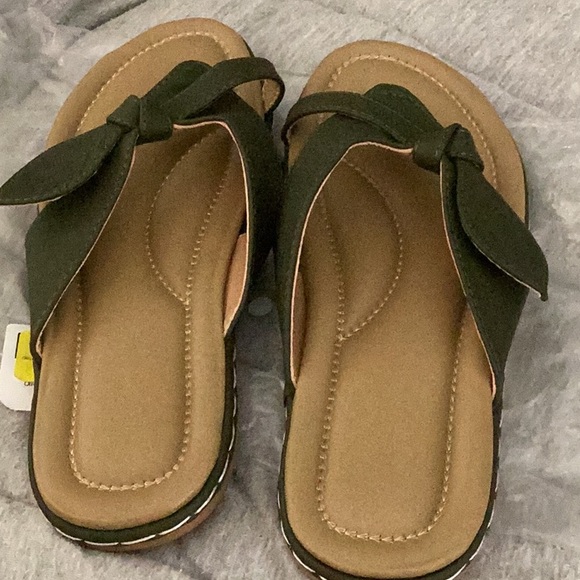 Olive Green Knot-Detail Flip-Flop - Yasirun - size 9(40) - new - Picture 6 of 8